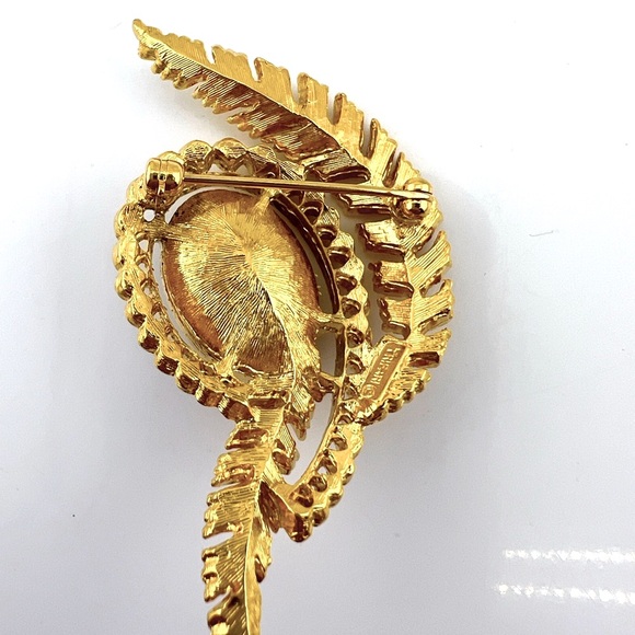 Vintage Trifari Gold Toned and Black Rhinestone Leaf Brooch - Picture 4 of 7